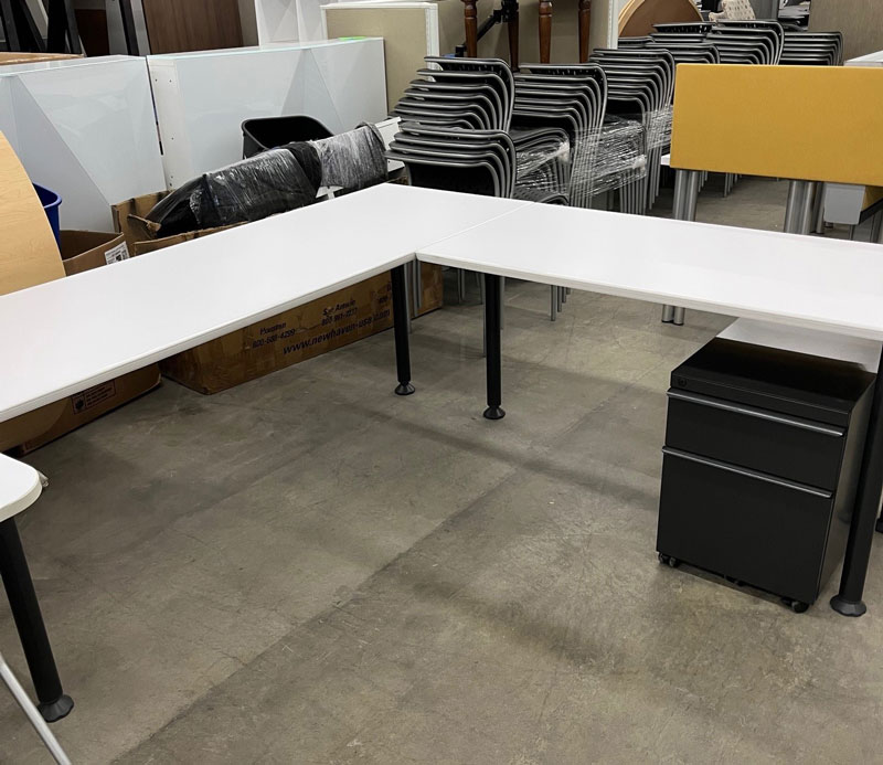Knoll L Desks White w/Peds 71X71