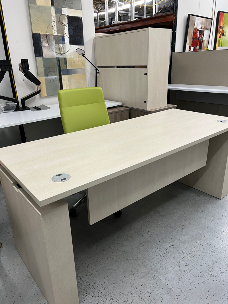 Hon Concinnity Sit/Stand Desk 72X30<br />
